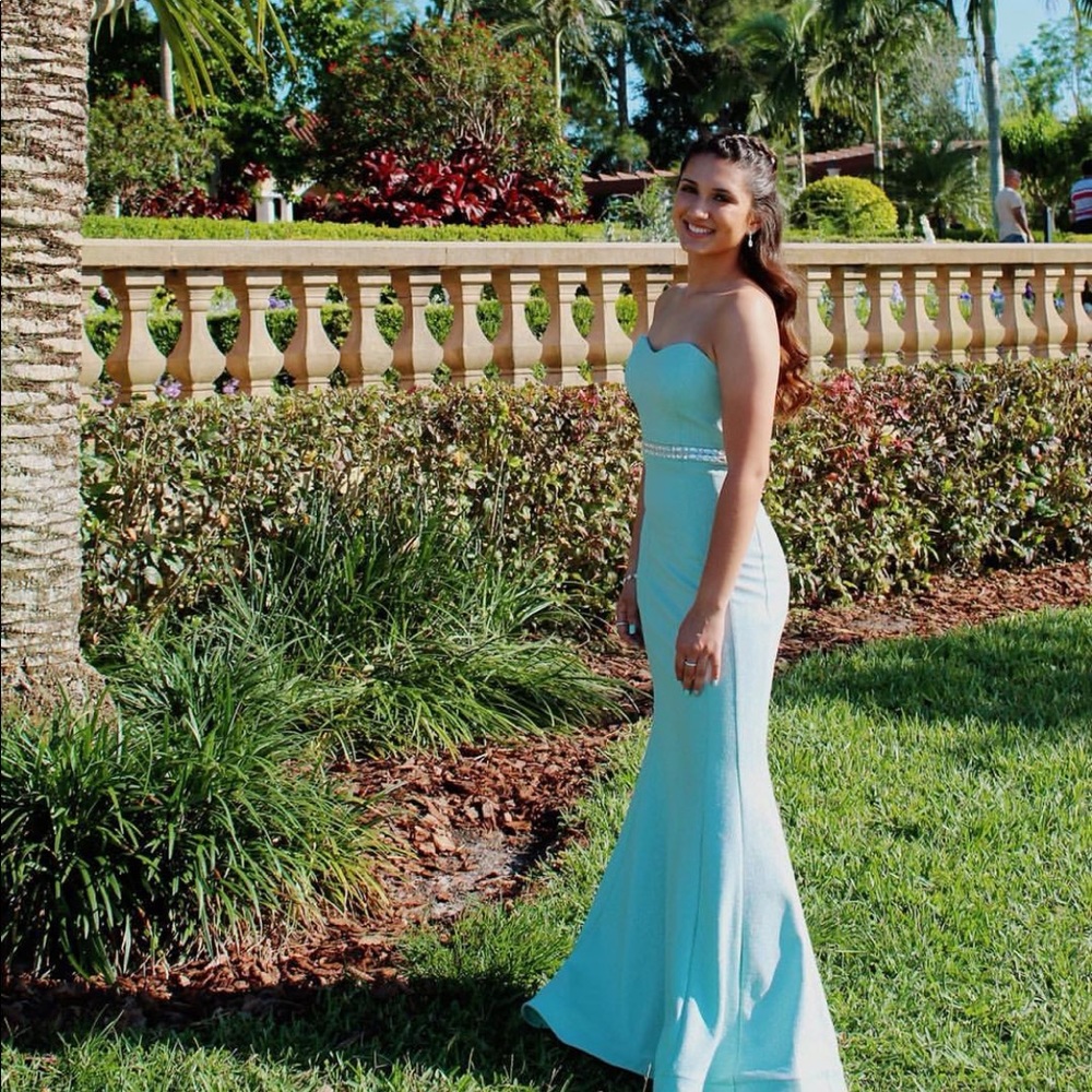 Gorgeous baby blue mermaid fit prom dress!